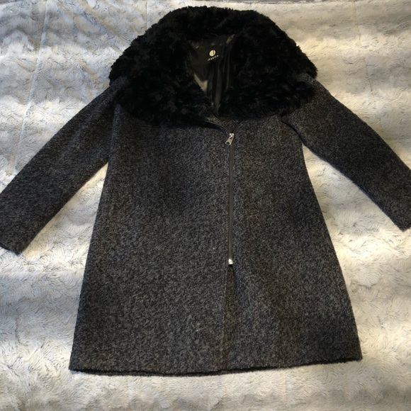 Jessica Grey Trench Coat with Faux Fur - Picture 6 of 8